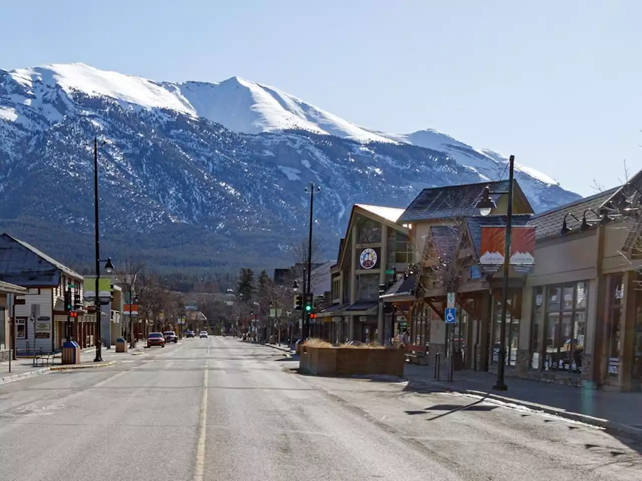 Canmore considers forcing shops to have closed-door policy in colder months to reduce emissions