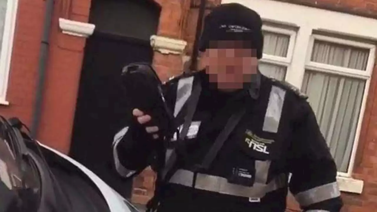 Van driver argues with warden over parking ticket for being 30 SECONDS late