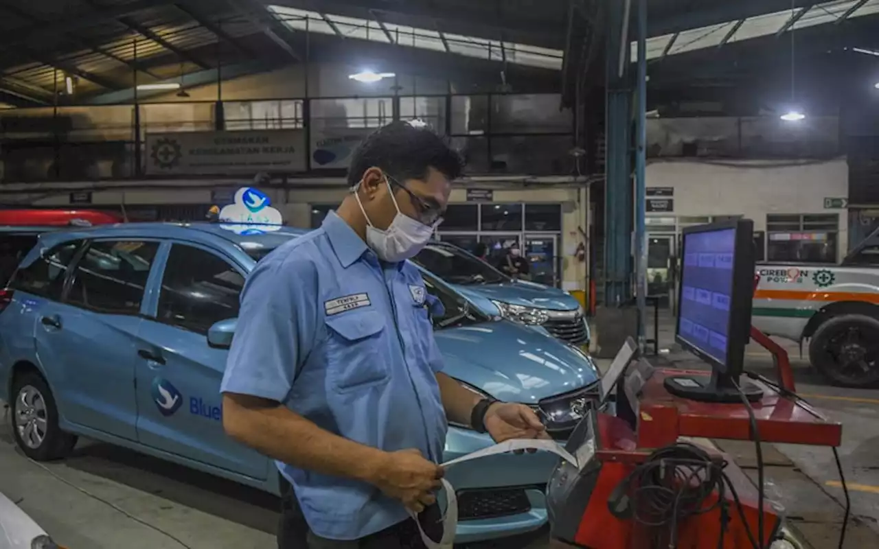 Kepak Sayap 'Blue Bird' di Era Kendaraan Listrik