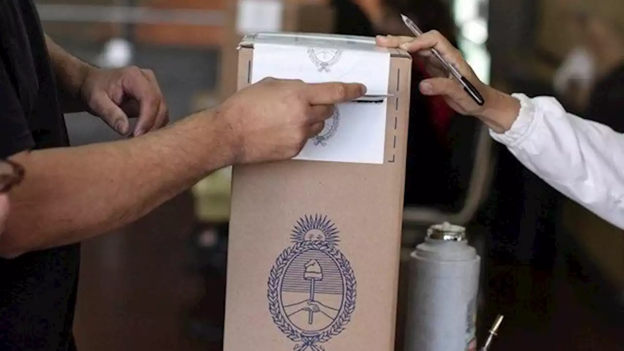 Arrancó la votación en Santiago del Estero: el gobernador K Gerardo Zamora intentará revalidar su hegemonía