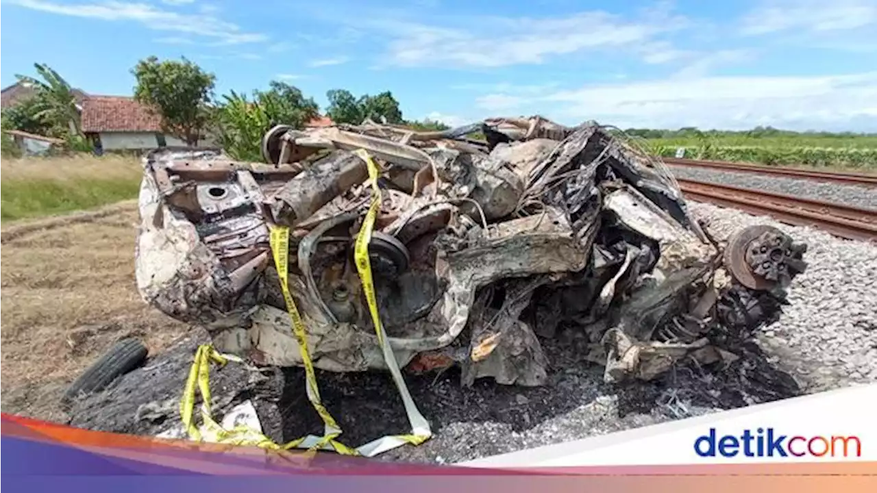 Ini Identitas Korban Tewas Kecelakaan Mobil Vs Kereta di Cirebon