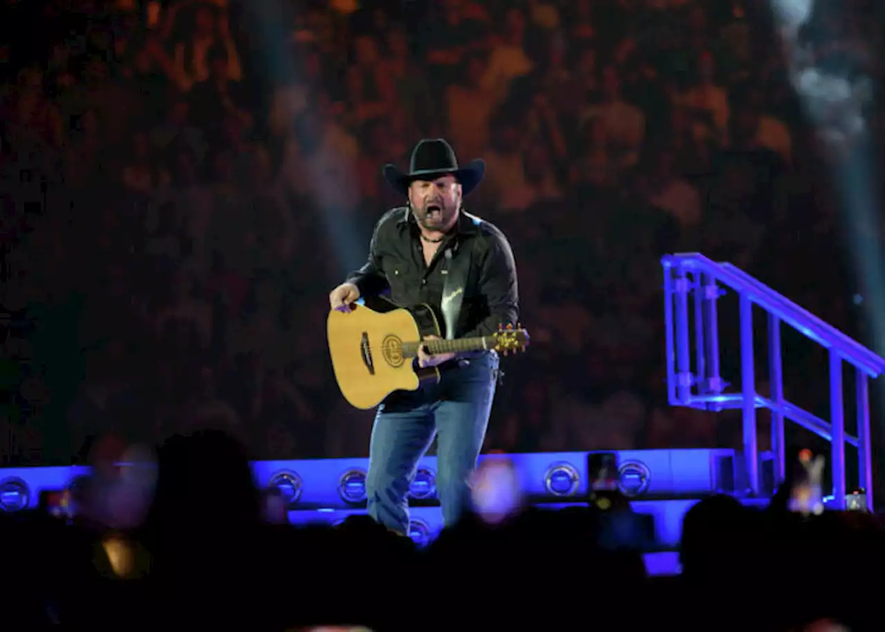 Concert review: Garth Brooks closes Stadium Tour with frenetic Houston show