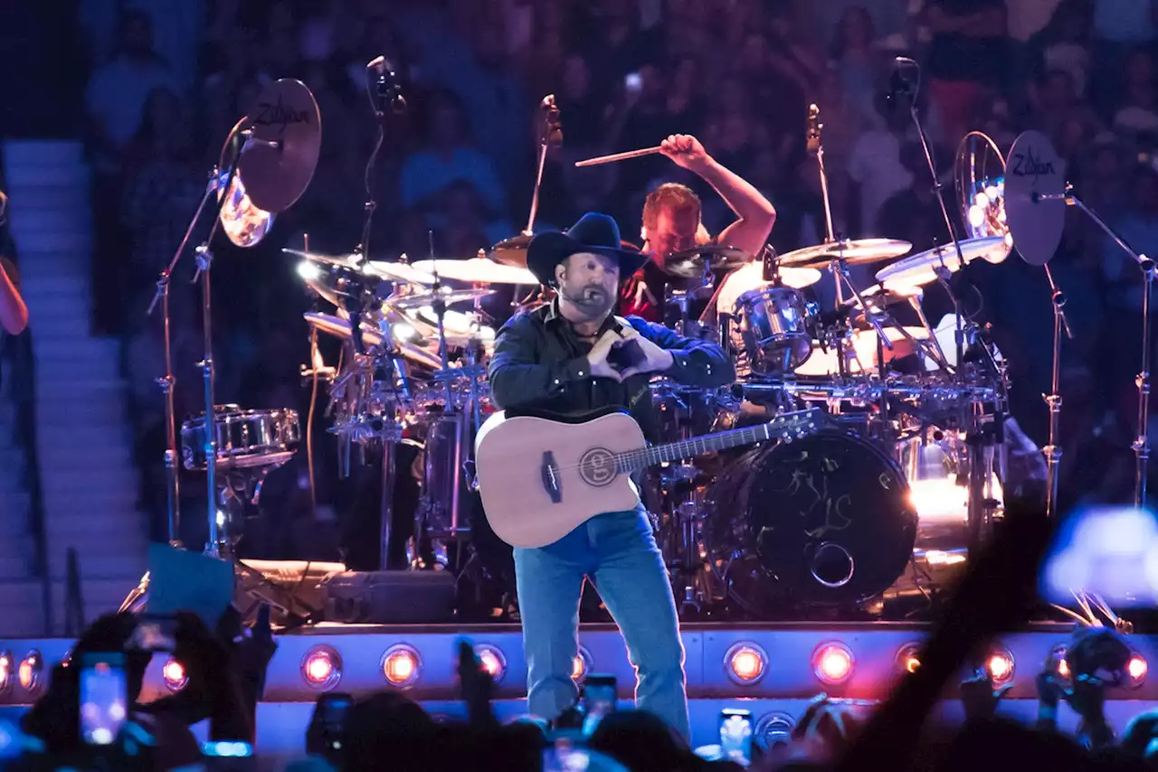 Garth Brooks Goes Into Overtime at NRG Stadium