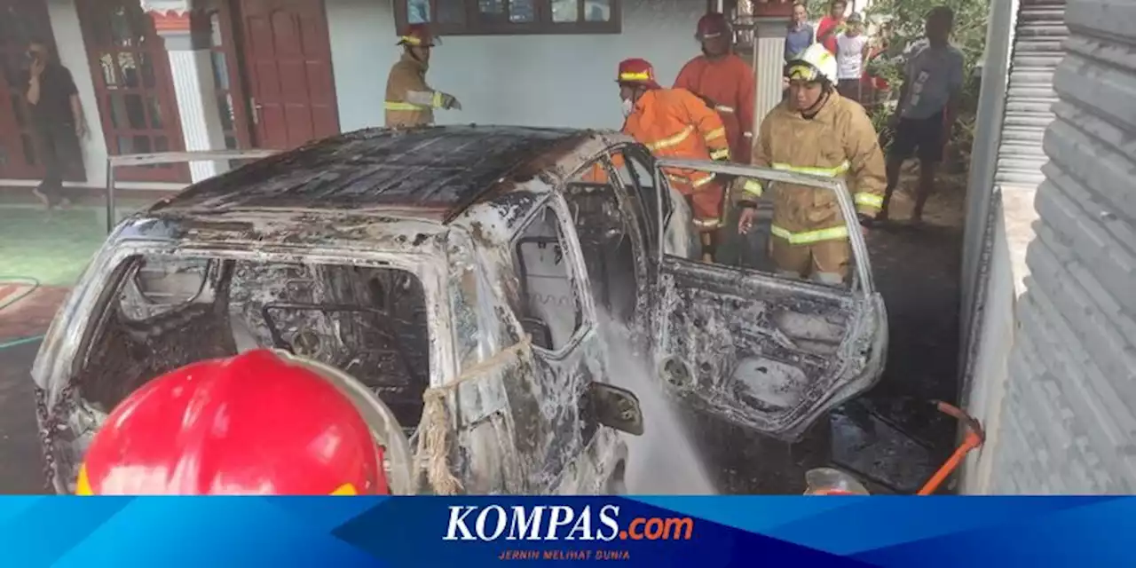 Mobil Avanza Hangus Terbakar di Parkiran Rumah di Trenggalek, Bermula Pemilik Nyalakan Mesin