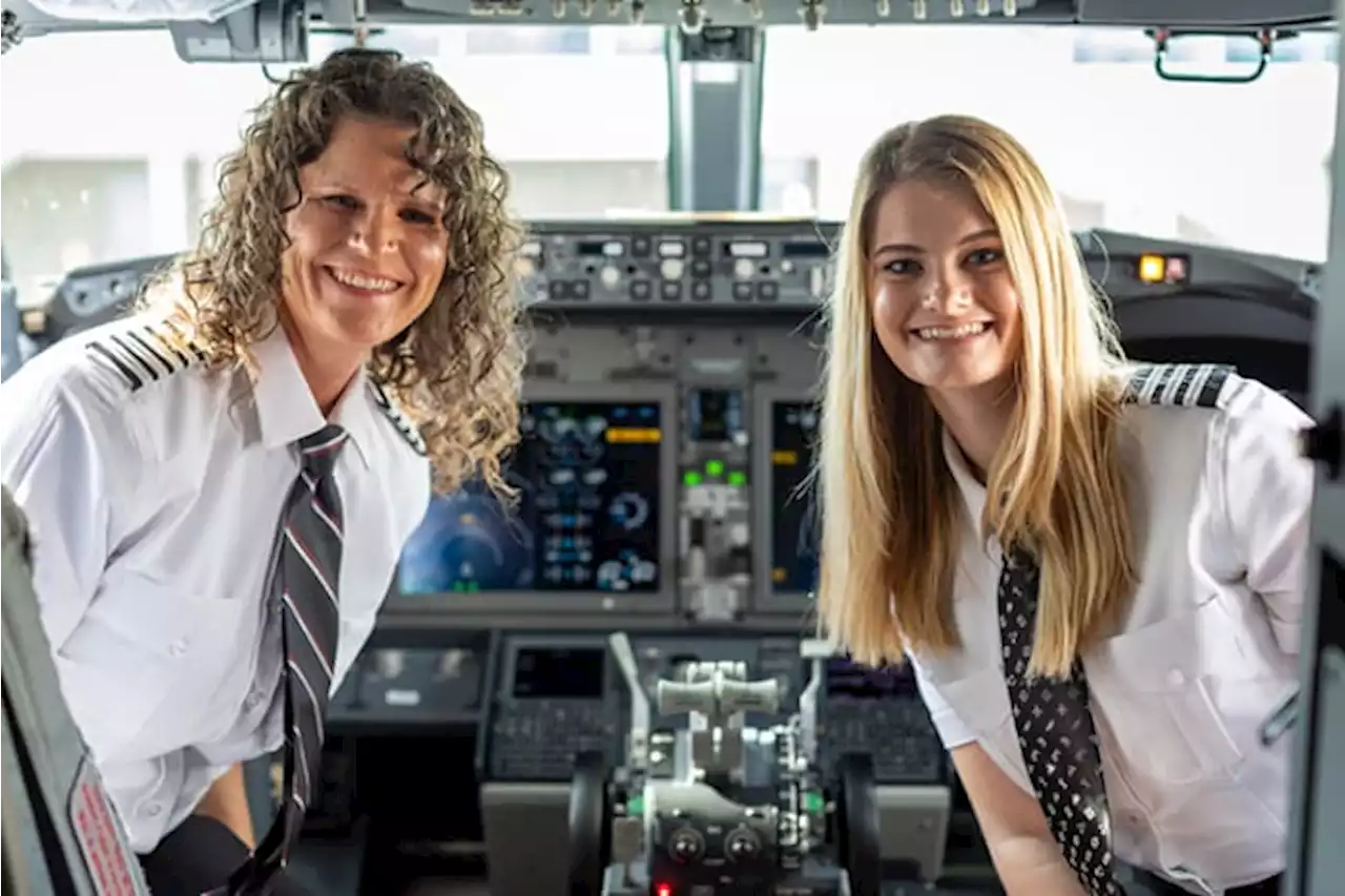 Mother-daughter duo make history as Southwest pilots