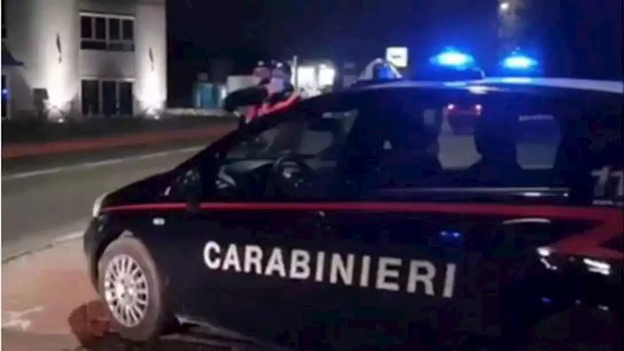 Insegue la moglie dopo una lite e spara, arrestato un 60enne nel Parmense