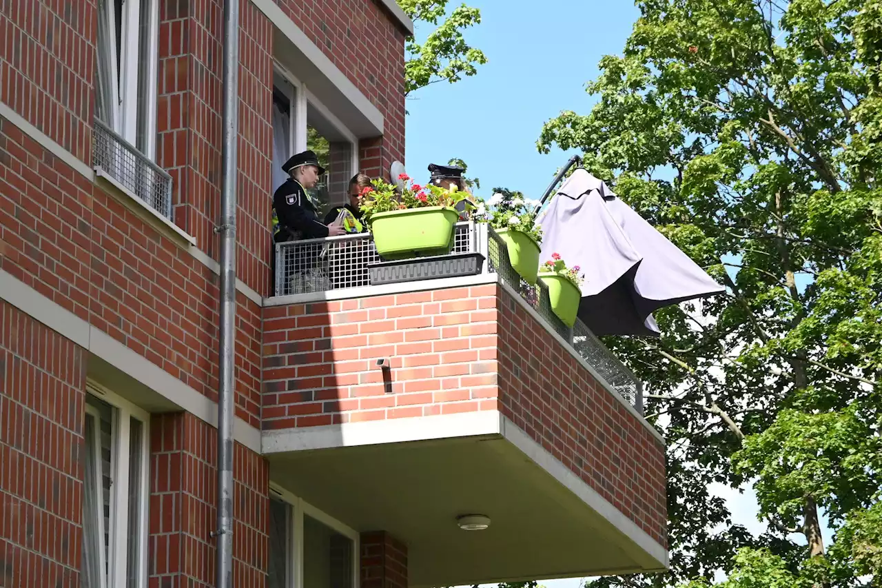 Aus dem zweiten Obergeschoss: Kind stürzt von Balkon sieben Meter in die Tiefe