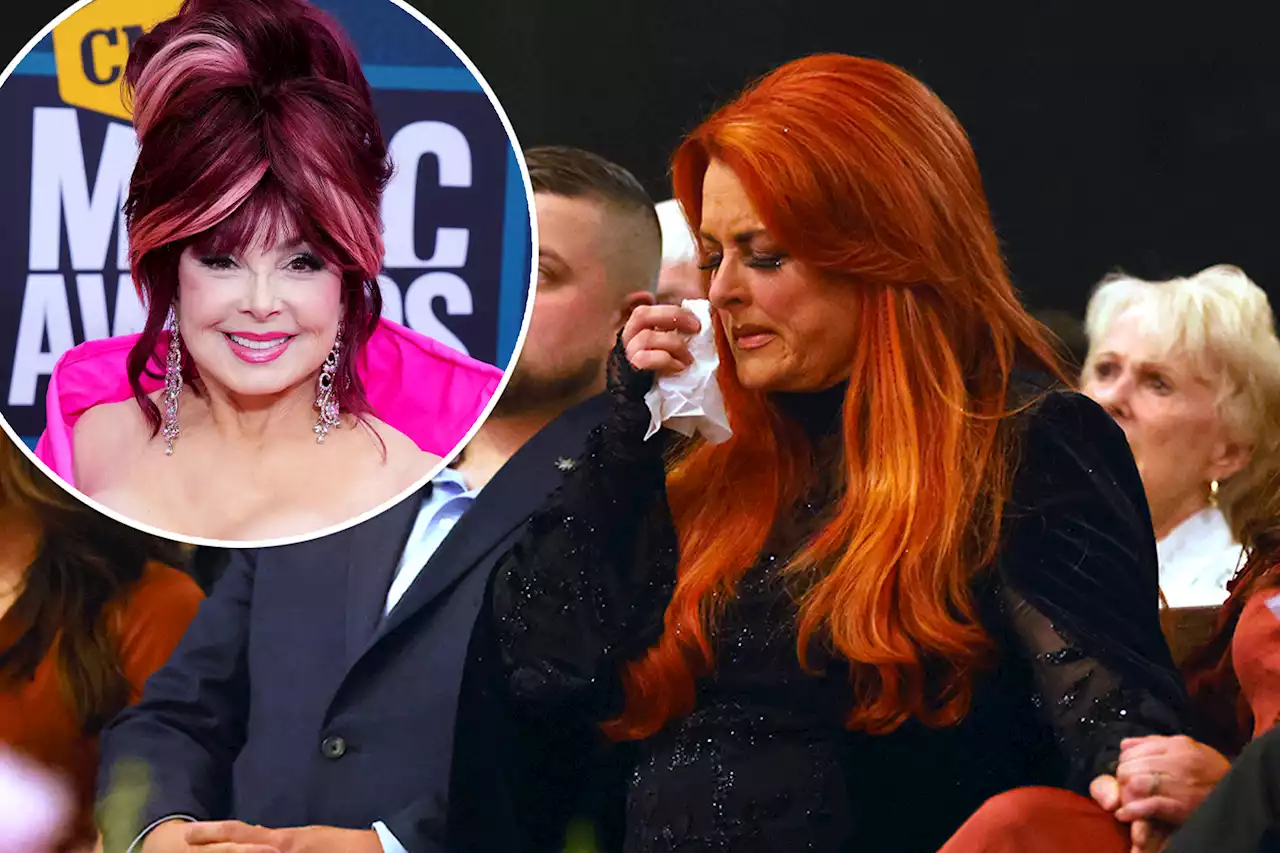 Wynonna Judd offended that she wasn’t named in mom Naomi’s will: report