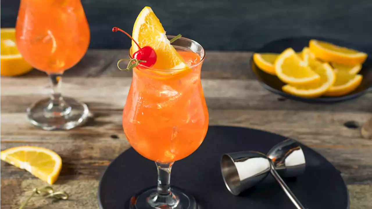 How to Make a Singapore Sling, a Classic Gin Cocktail That Packs a Juicy Punch