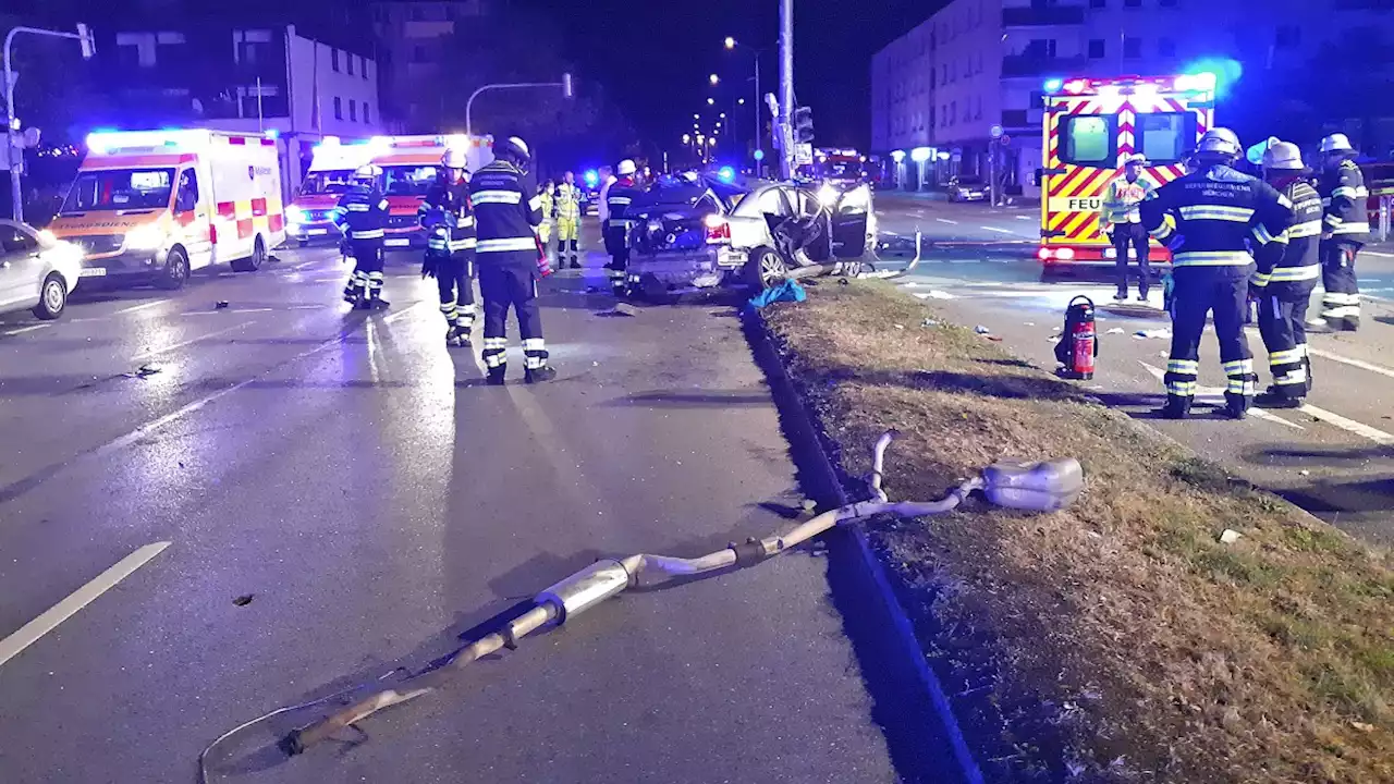 Aus dem Auto geschleudert: 26-Jähriger stirbt bei Unfall