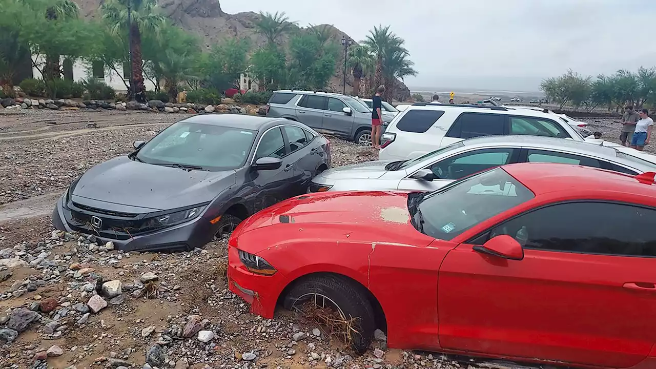 Receding floodwater hits California's Death Valley, traps 1 000 people