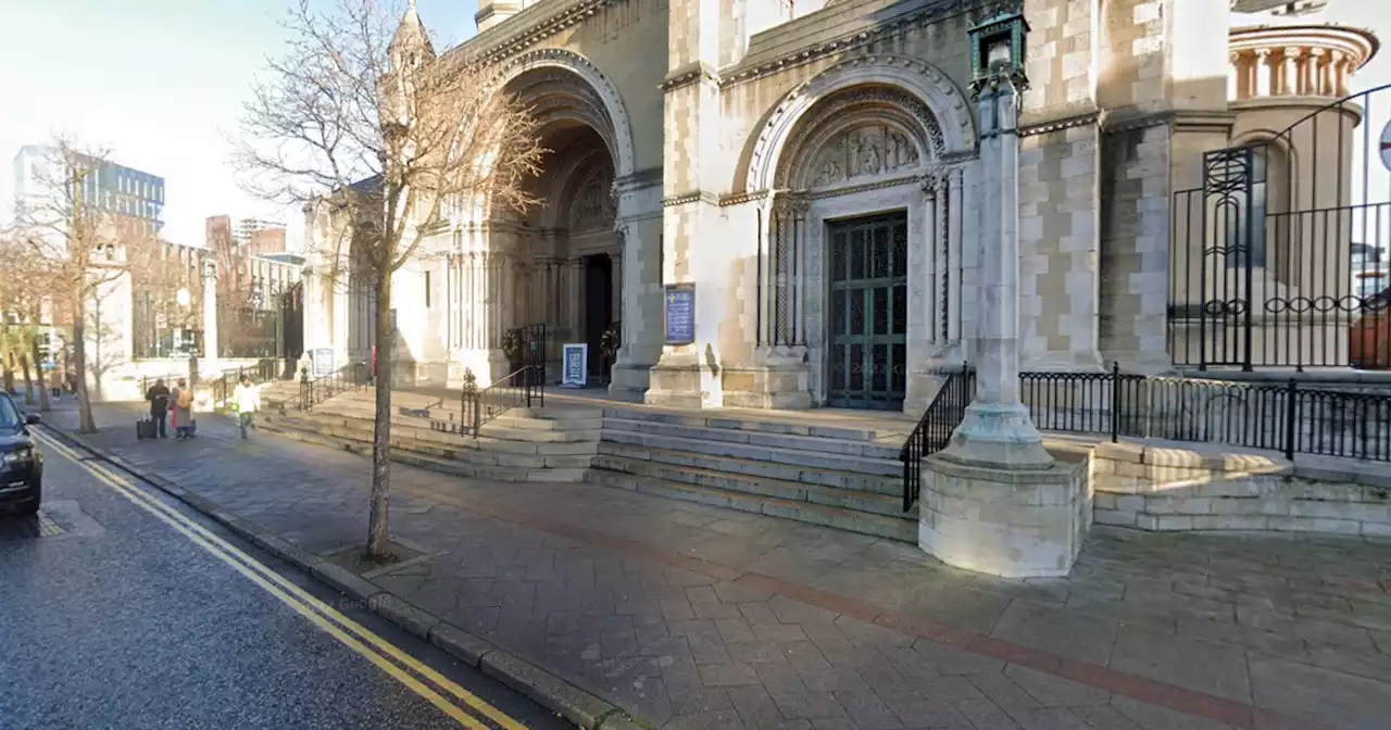 Man robbed by two men who 'attempted to fight him' in Cathedral Quarter