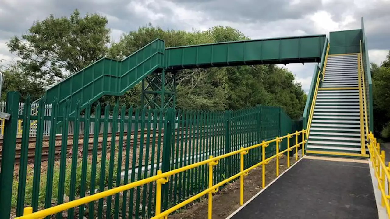 Bamber Bridge crossing replaces playing fields level-crossing