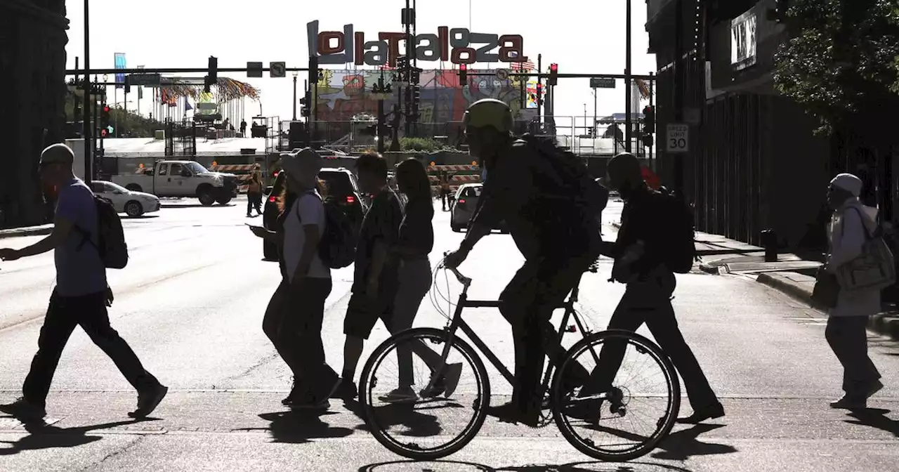 Agreement to keep Lollapalooza in Chicago calls for tighter rules on competing Grant Park music fests and raises the number of fans allowed