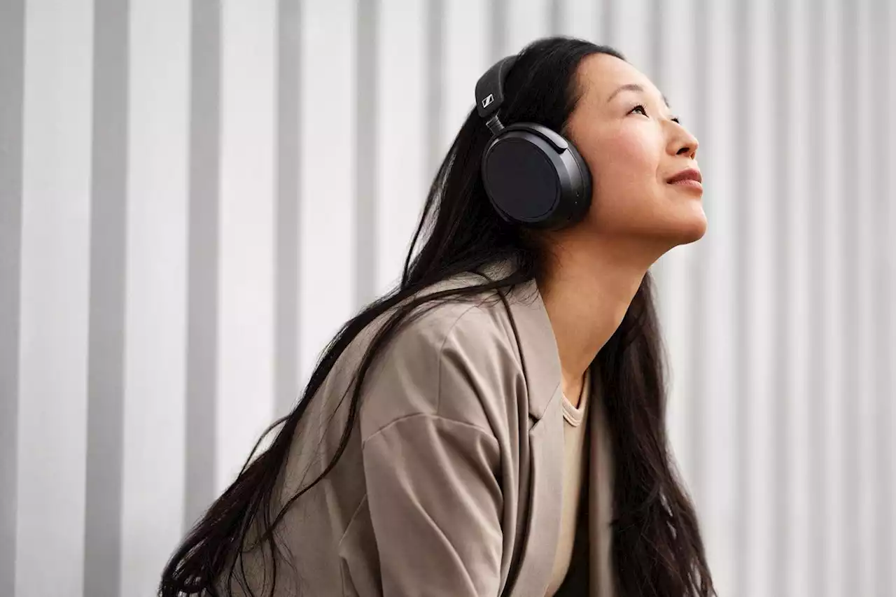 Sennheiser promises 60 hours of listening with its new Momentum headphones | Engadget