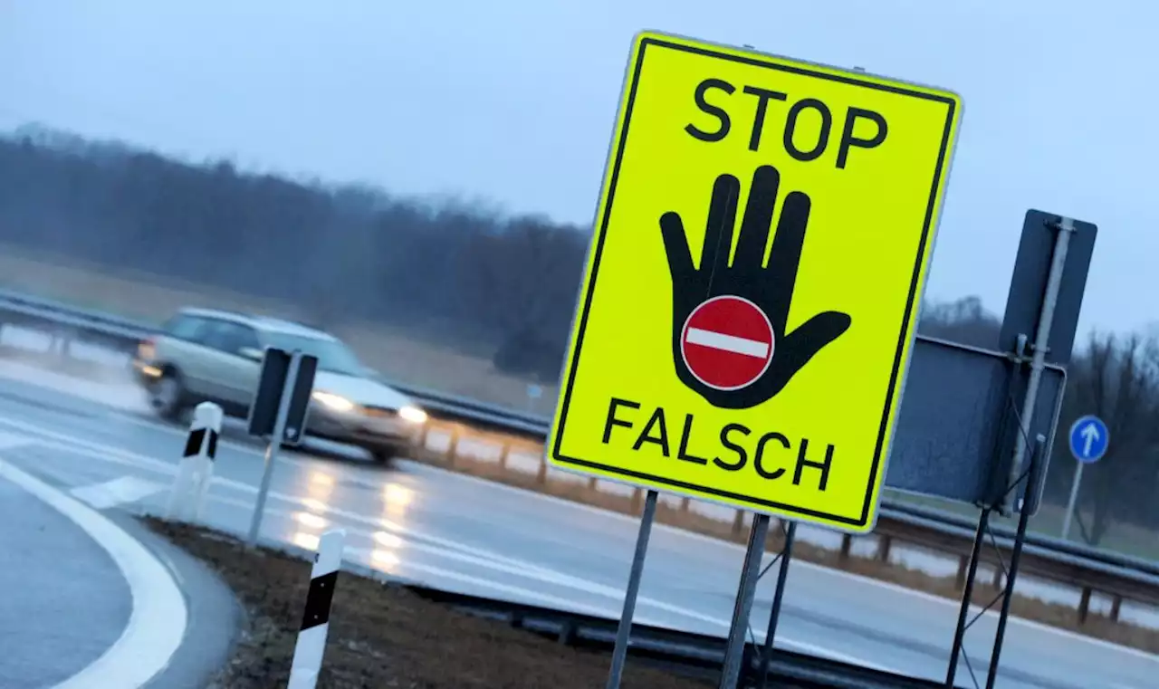 Bei Regenstauf: Verwirrter Geisterfahrer wendet auf Autobahn - idowa