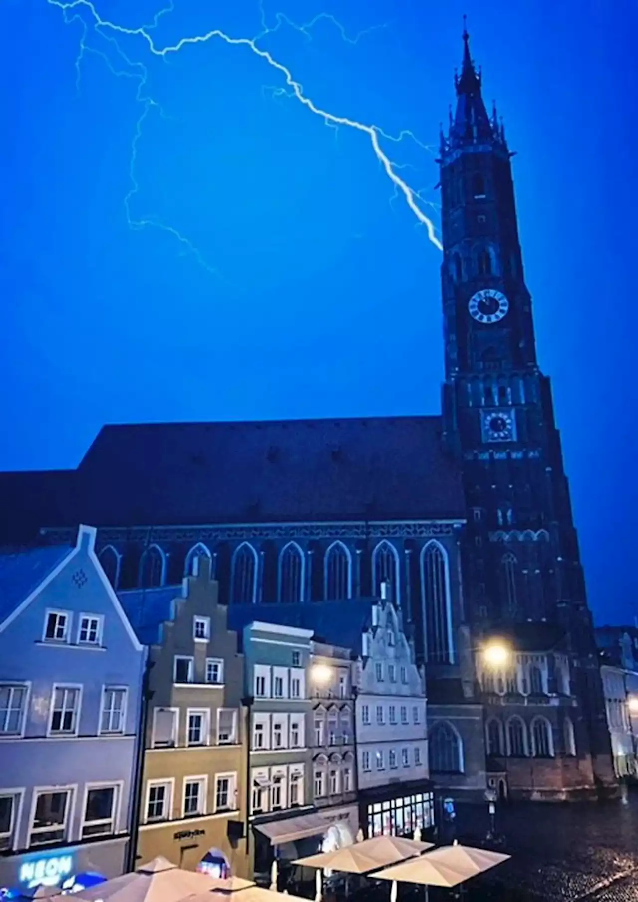 St. Martin in Landshut: Blitz schlug in Turmuhr ein - jetzt steht sie still - idowa