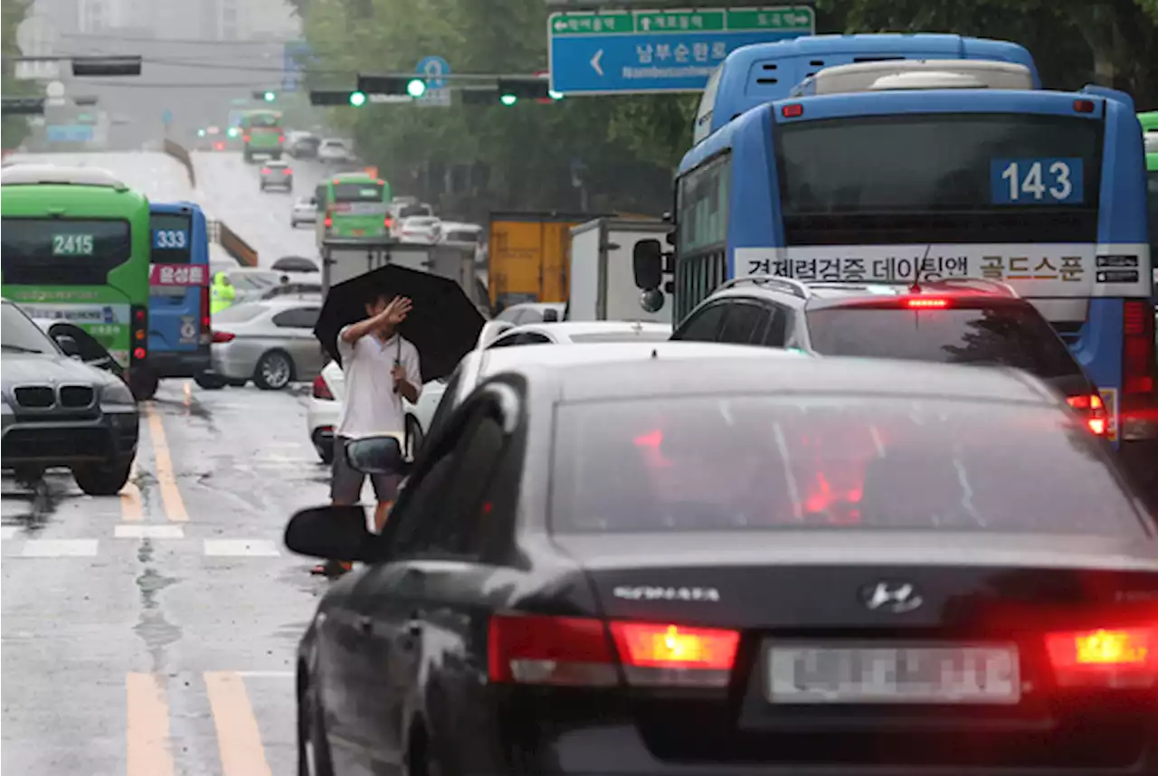 수도권 내일까지 최대 300㎜ 폭우…'정체전선이 원인'