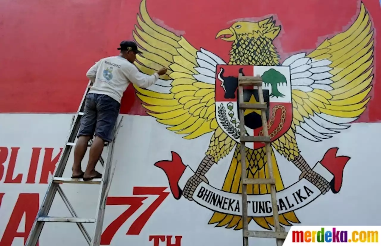 Foto : Kreativitas Warga Sambut HUT ke-77 Kemerdekaan RI dengan Mural | merdeka.com