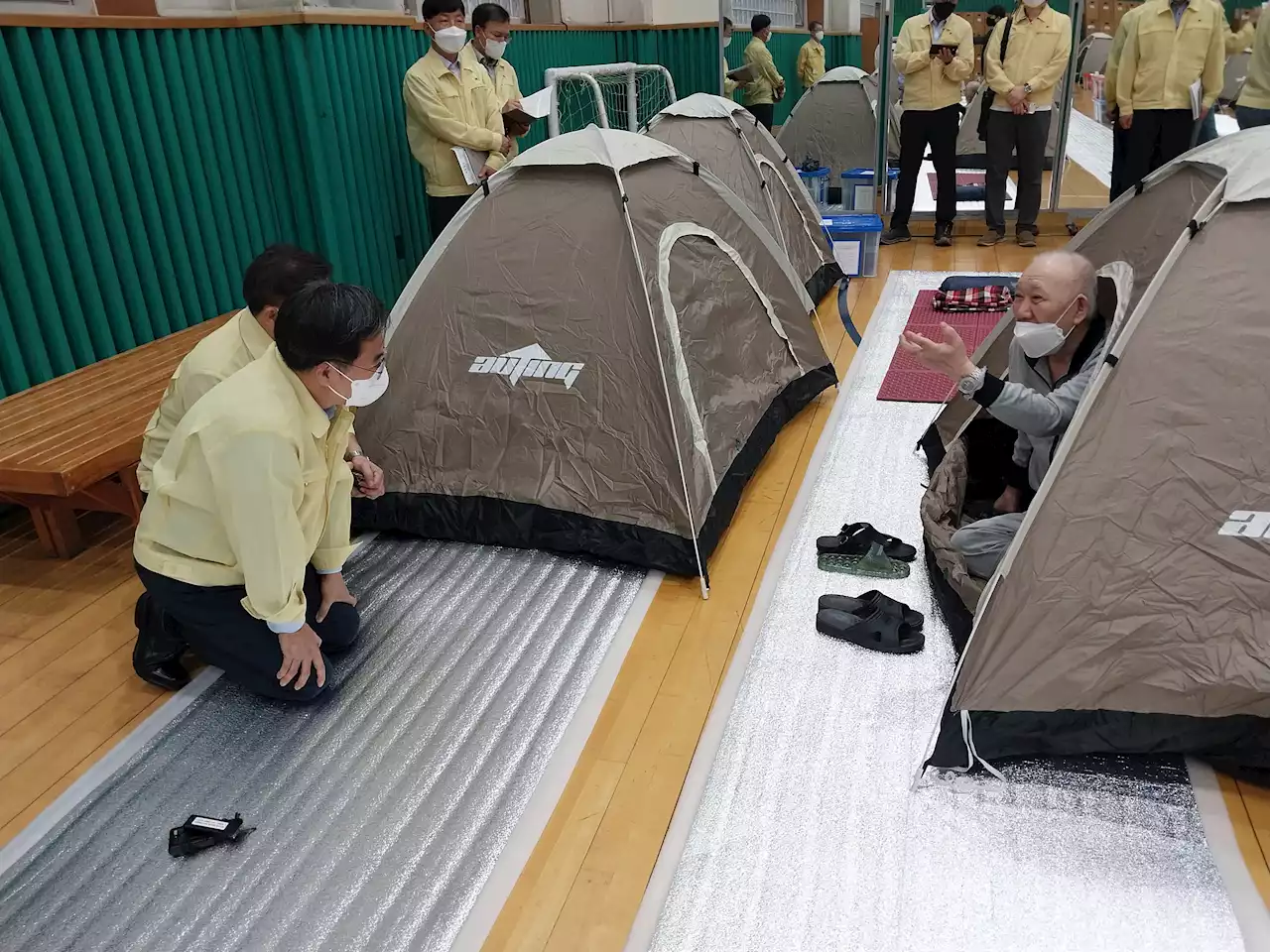 무릎 꿇은 김동연 '어렸을 때 비만 오면 ....' 신속 복구 지시