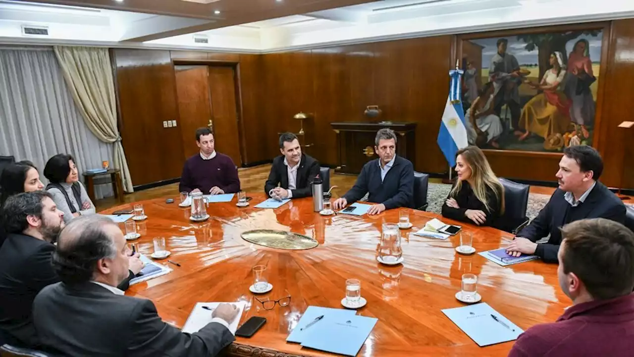 Transición ordenada en la secretaría de Energía | Massa encabezó el traspaso del área a Flavia Royón y su equipo