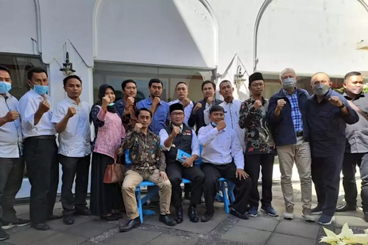 Honorer Tenaga Kesehatan Akhirnya Bertemu dengan Ridwan Kamil, Sampaikan Tuntutan ke Gubernur Jabar - Pikiran-Rakyat.com