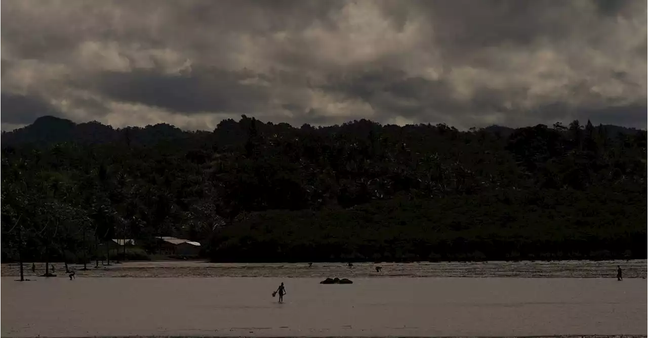 Ocean warmth, seaweed scarcity threaten Fiji's fisherwomen's livelihoods