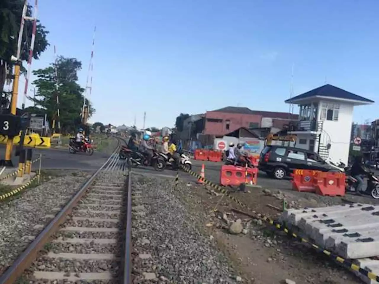 Penutupan Simpang Joglo-Viaduk Gilingan Solo, Warga: Terus Lewat Mana?