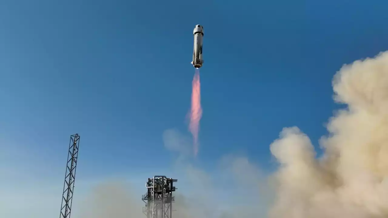 Launch photos: Blue Origin's NS-22 spaceflight sends 6 space tourists off Earth