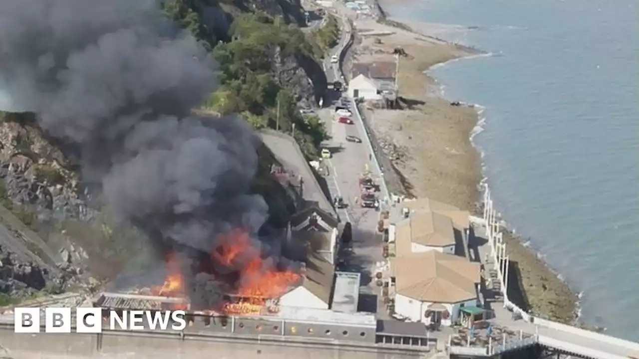 Mumbles Pier: Fire at ex-Cinderella's club in Swansea