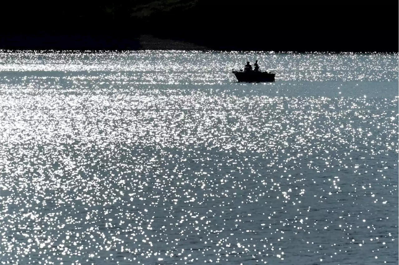 Boat with three people on board capsizes on Chatfield Reservoir