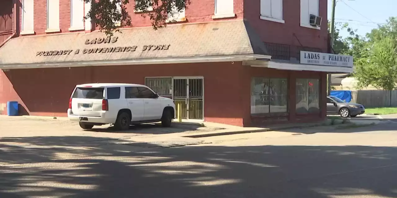 Ladas Pharmacy in Mobile raided by federal DEA agents