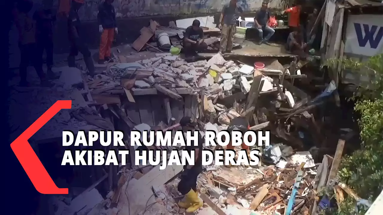 Dapur Rumah Roboh Akibat Tiang Penyangga Diterjang Hujan