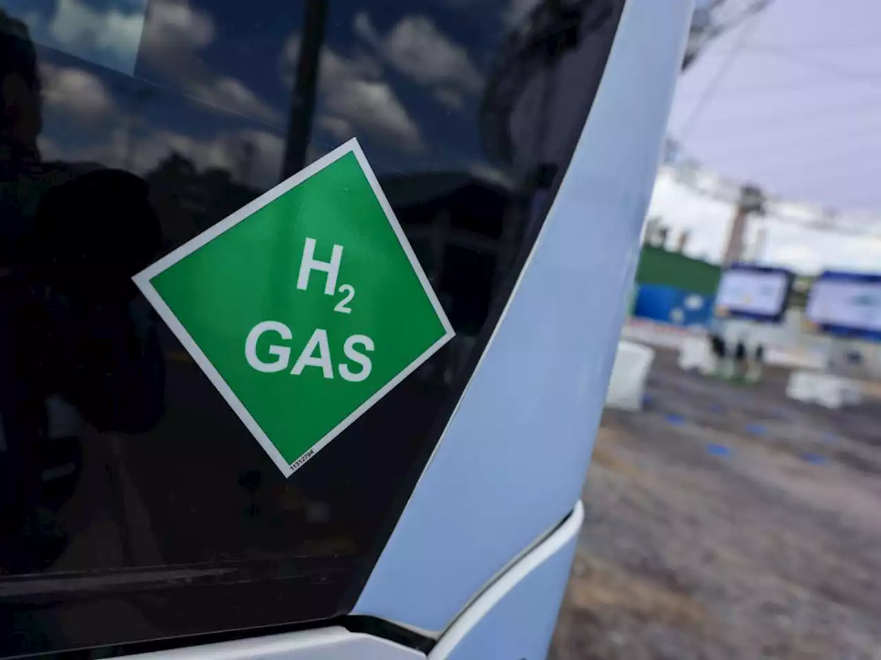 Green hydrogen project still alive despite Hydro-Québec exit, Quebec minister says