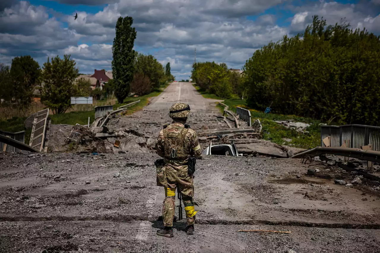 Ukraine takes out Russian bridge as Kherson counter-offensive ramps up