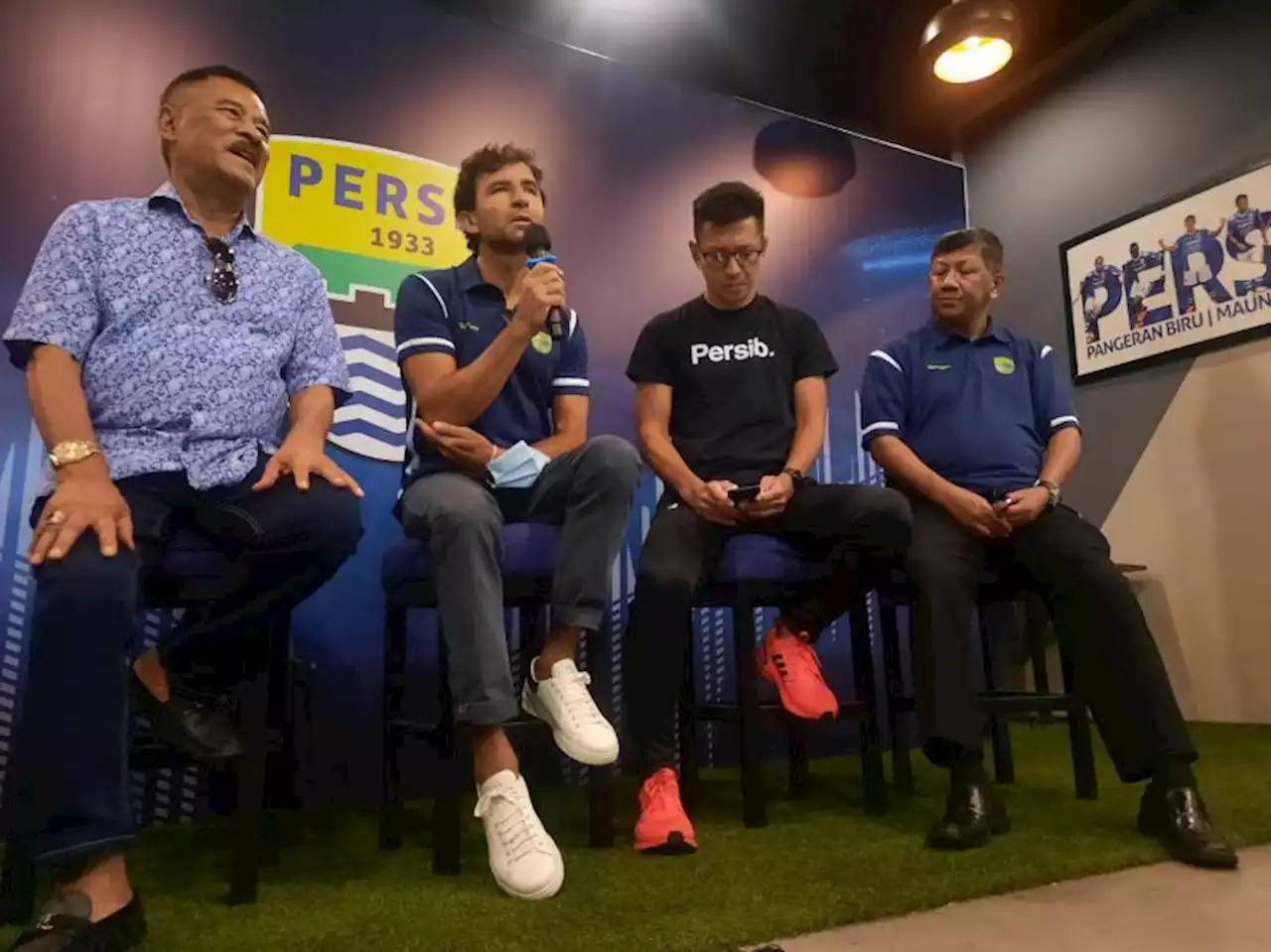 Luis Milla Perdana Pimpin Latihan Persib Bandung |Republika Online