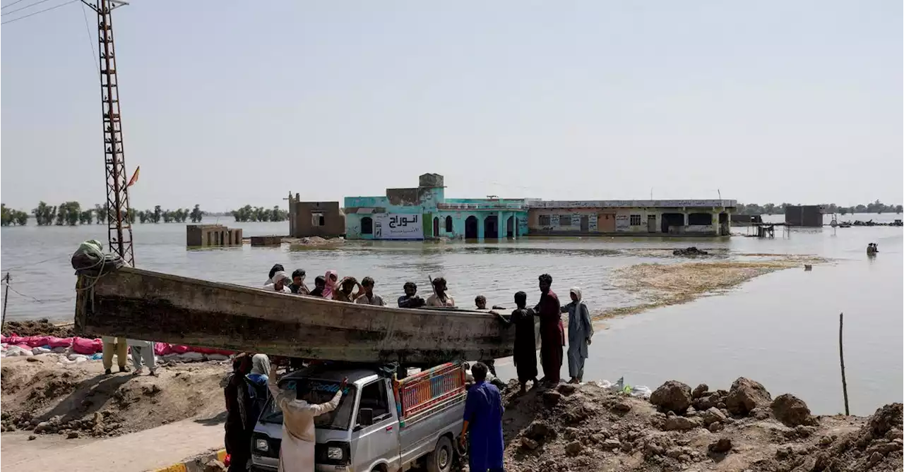 South Pakistan braces for yet more flooding as waters flow down from north