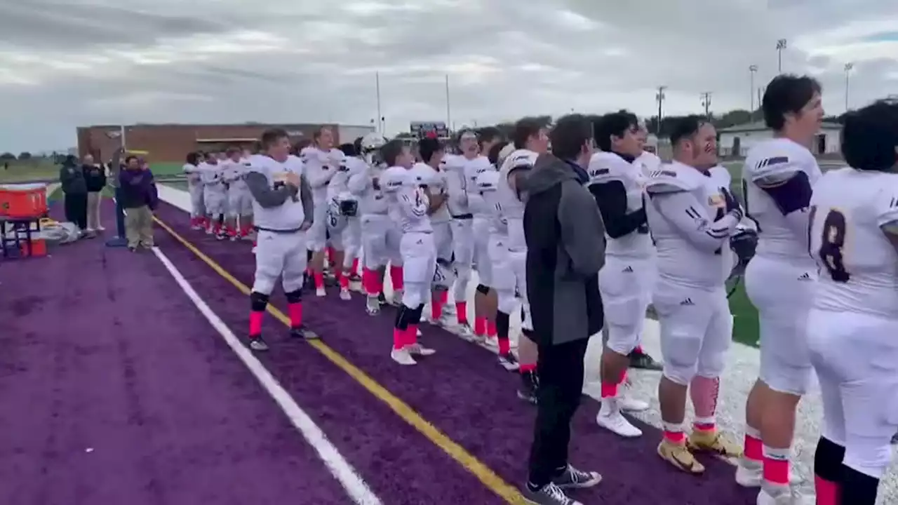 Did a High School Football Team Lead the National Anthem After Being Told It Wouldn't Be Played?