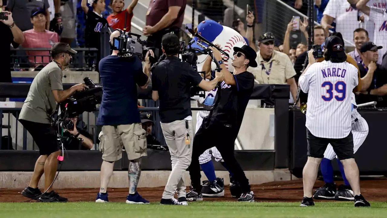 Musician Timmy Trumpet delivers live rendition of Edwin Diaz's walk-up song 'Narco'