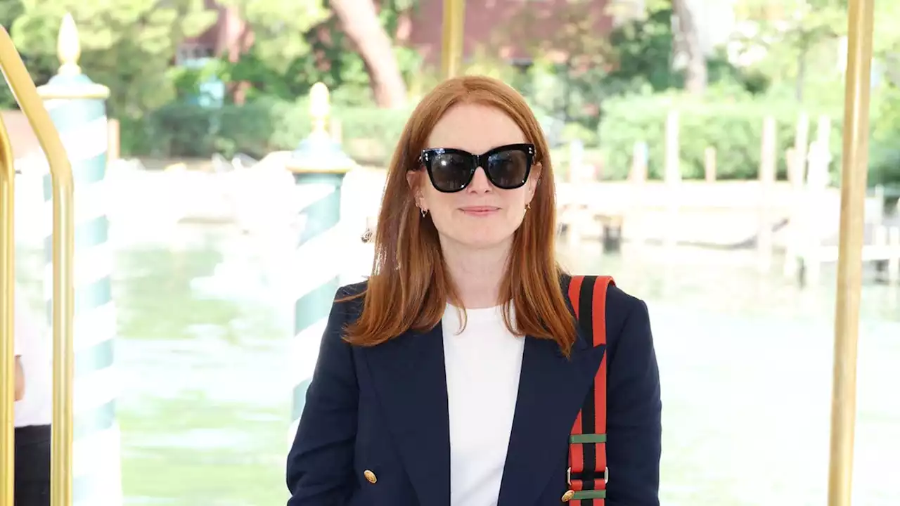 Julianne Moore’s Sockless Loafers Are the Most Luxurious Part of Her Look