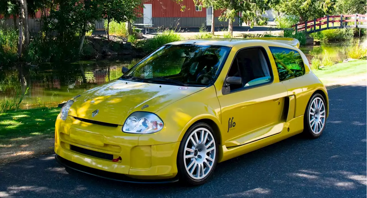 Here's Your Chance To Own A Super-Rare Renault Clio V6 Trophy Race Car That's Already In The U.S. | Carscoops