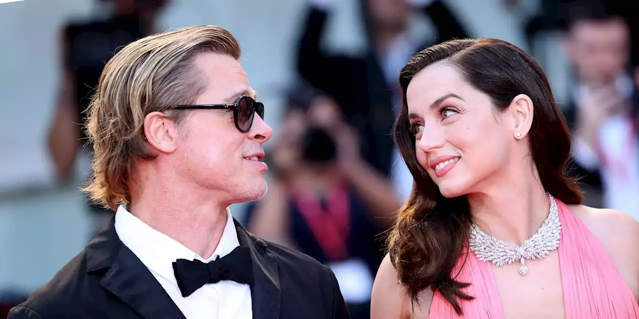 Brad Pitt arriva a sorpresa a Venezia per amore di Ana de Armas