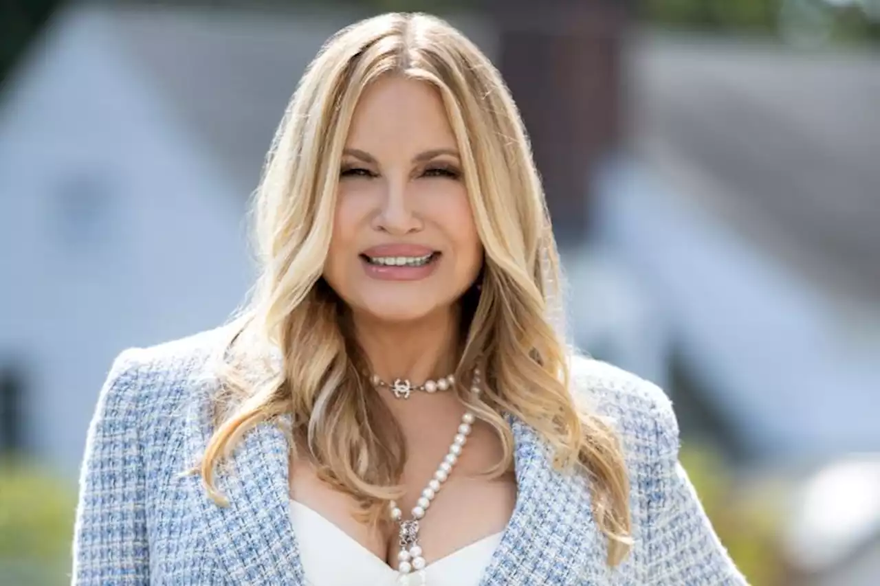 Jennifer Coolidge Wants To Sell A House In New Trailer For Netflix Limited Series ‘The Watcher’