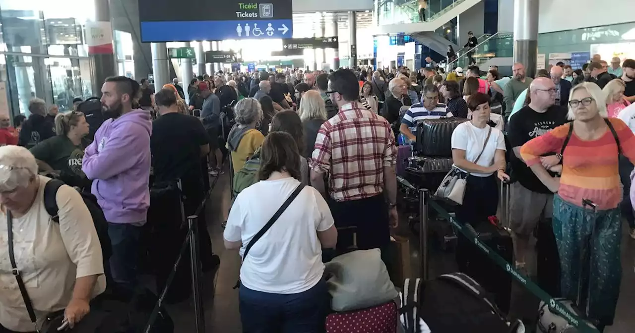 Aer Lingus passengers faced with chaotic queues as 'IT issue' prevents check-ins