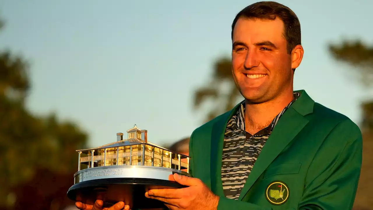 Scottie Scheffler hooks PGA Tour player of the year award on College GameDay set at UT