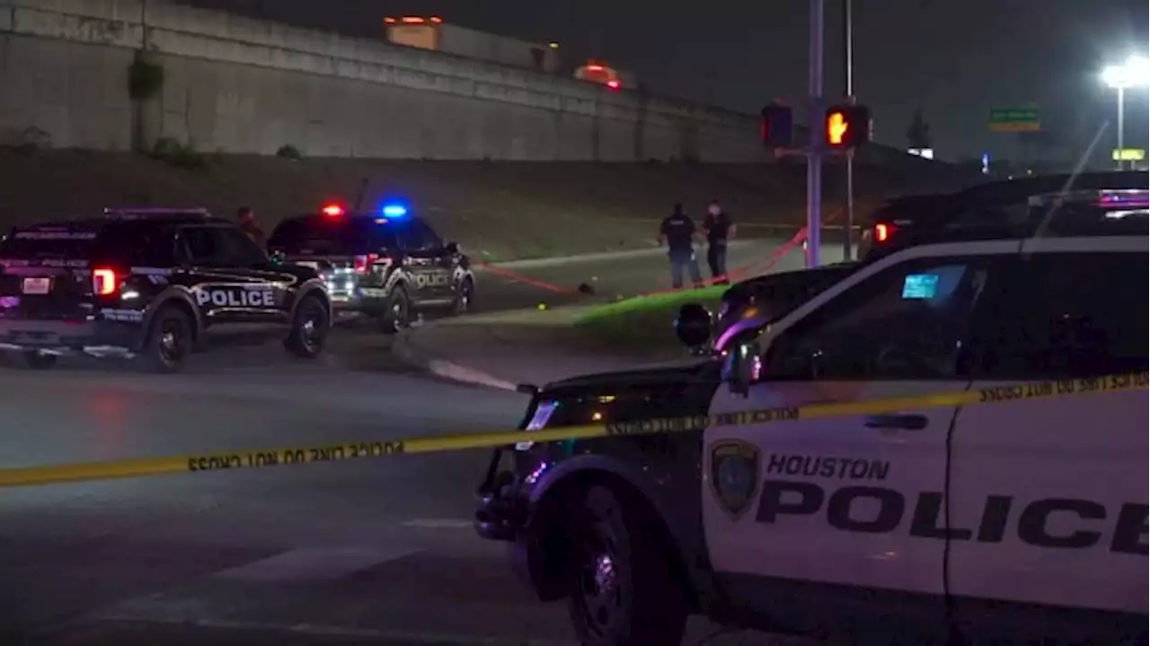 Armed suspect shot by officer, 2 others detained after pursuit in north Houston, police say