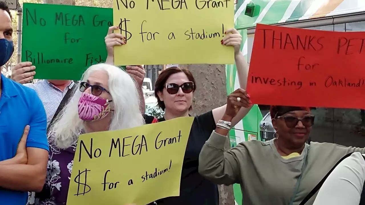 Secretary Buttigieg tours parts of Oakland to be improved by federal funding