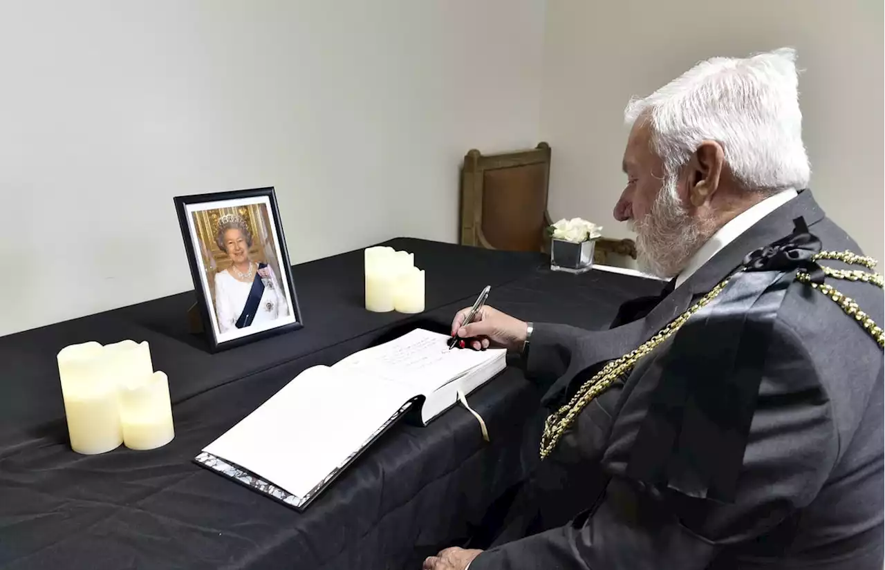 Leeds books of condolence: Where and when you can leave your messages for the Queen