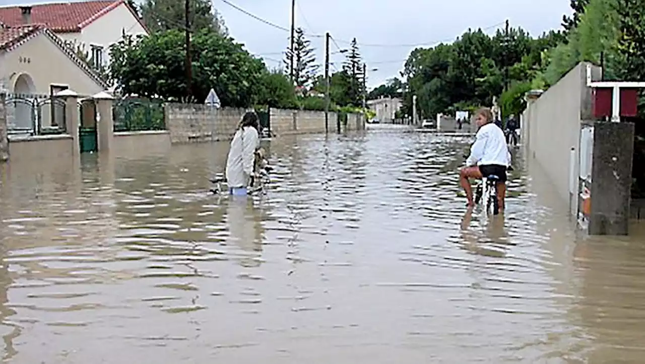 Inondations en 2002 : les commerces du centre-ville de Marsillargues tous inondés