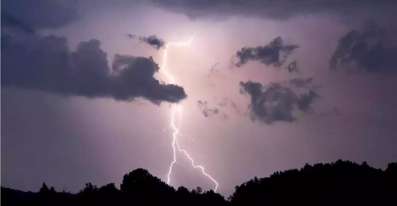 Starke Gewitter in der Region: Blitz zertrümmert Zaun - 25.000 Euro Schaden